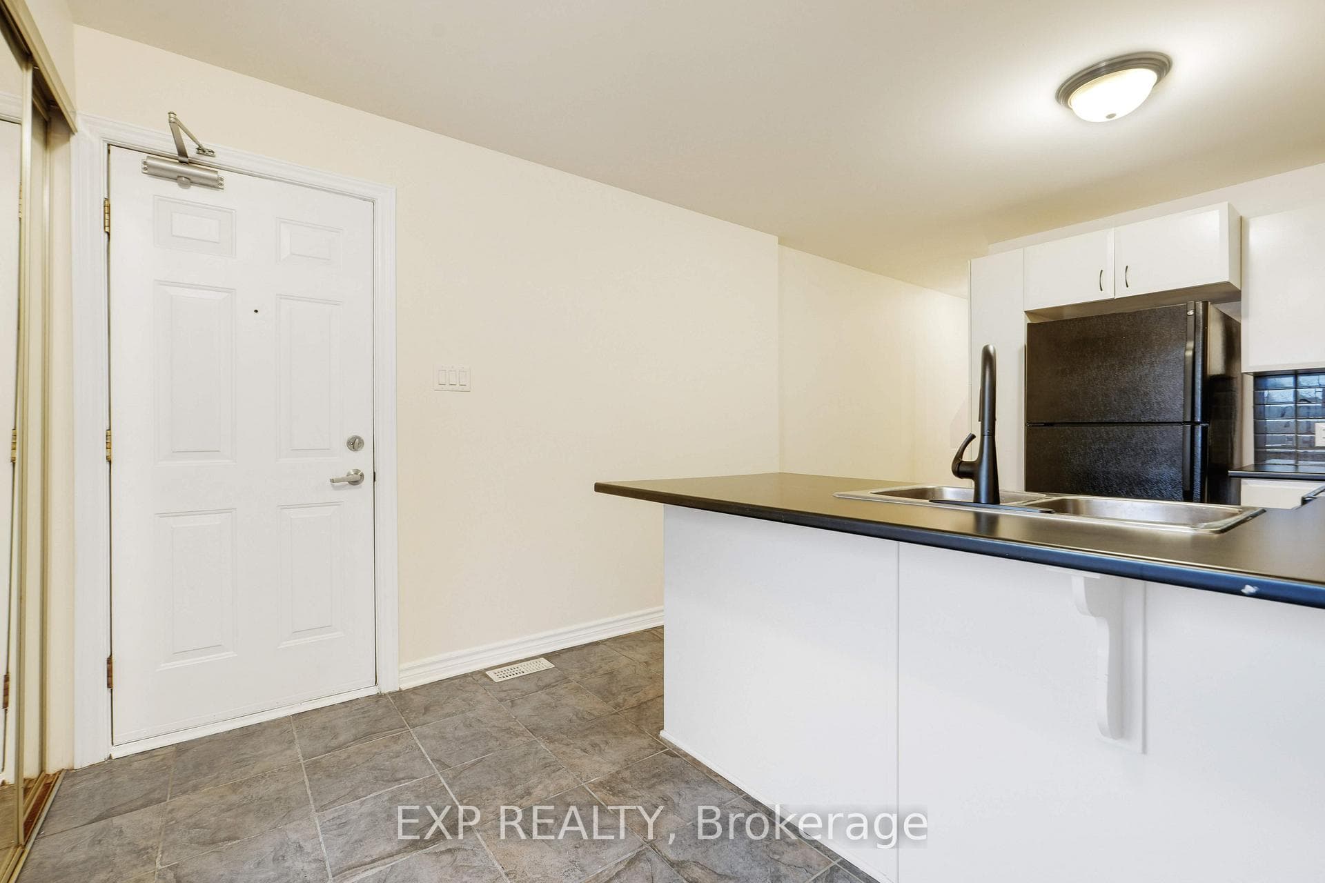 201 Paseo Private Unit 14 photo 3