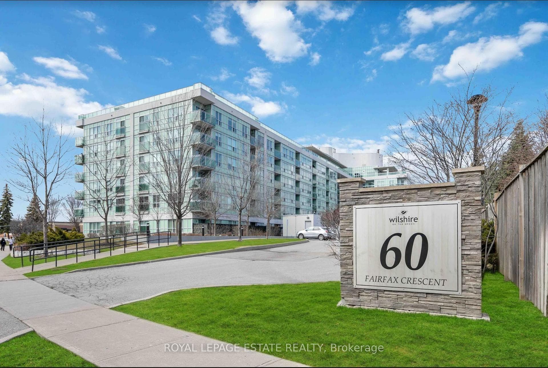 60 Fairfax Crescent Unit 401 photo 1