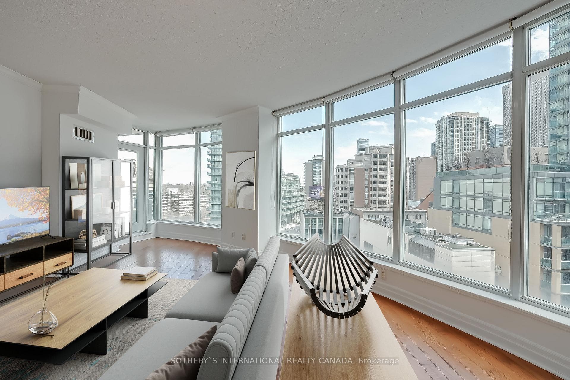 8 Scollard Street Unit 703 photo 5