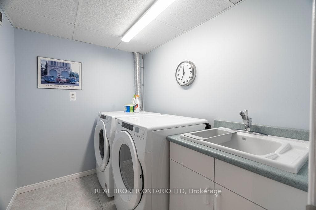 15 Mcleod Crescent photo 28