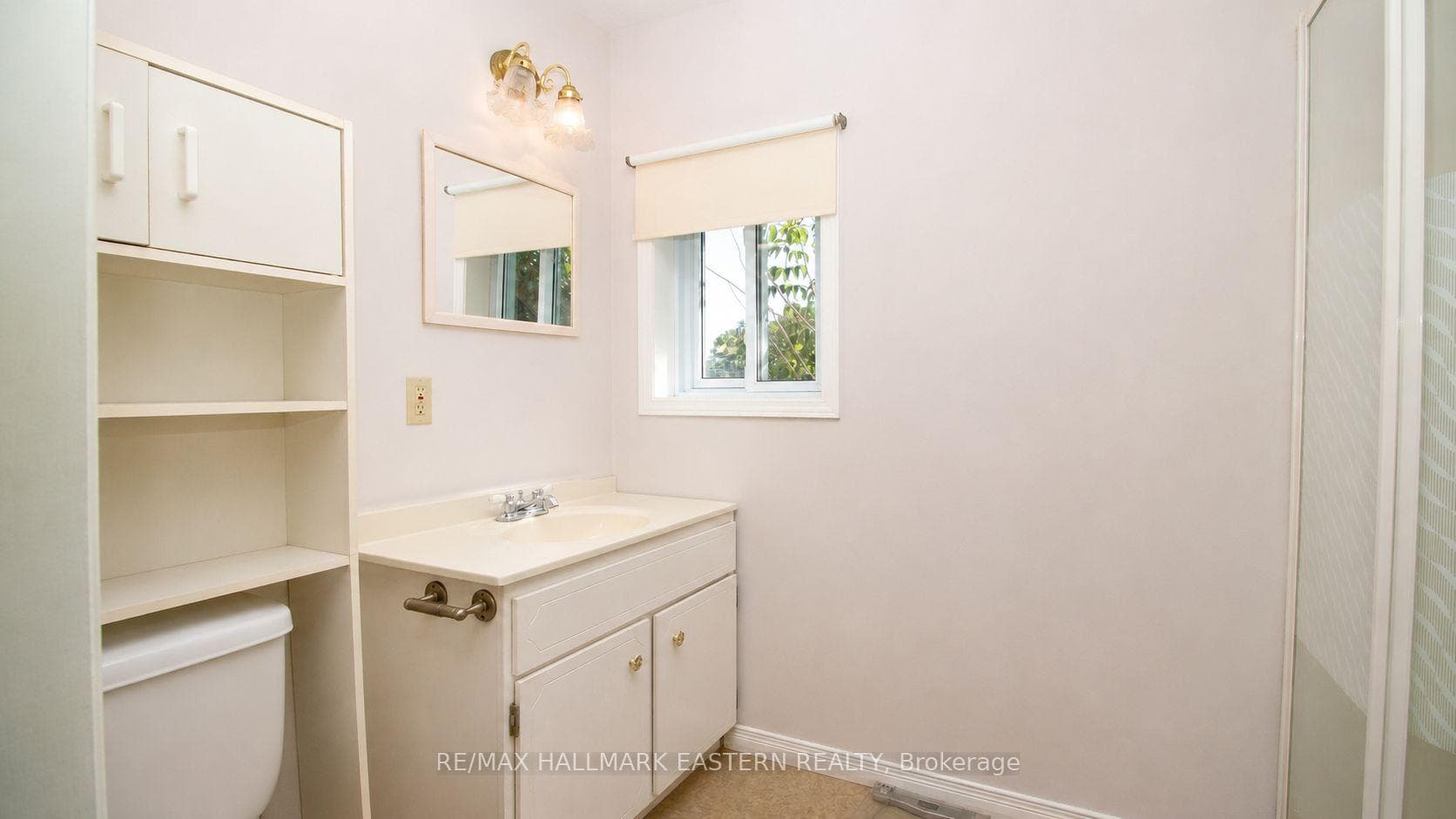 Apartment Bath room