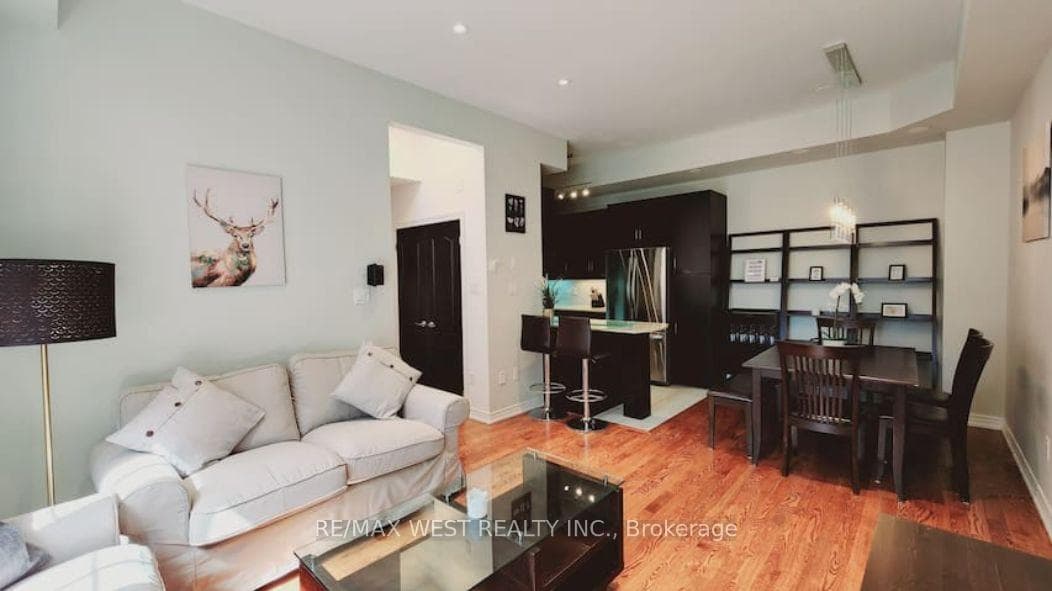 1463 Queen Street photo 5