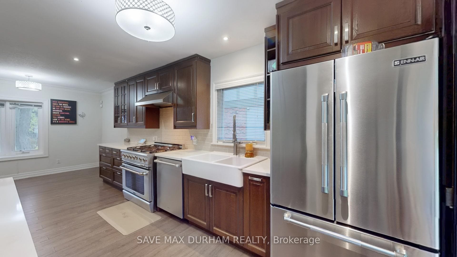 165 Harewood Avenue photo 7