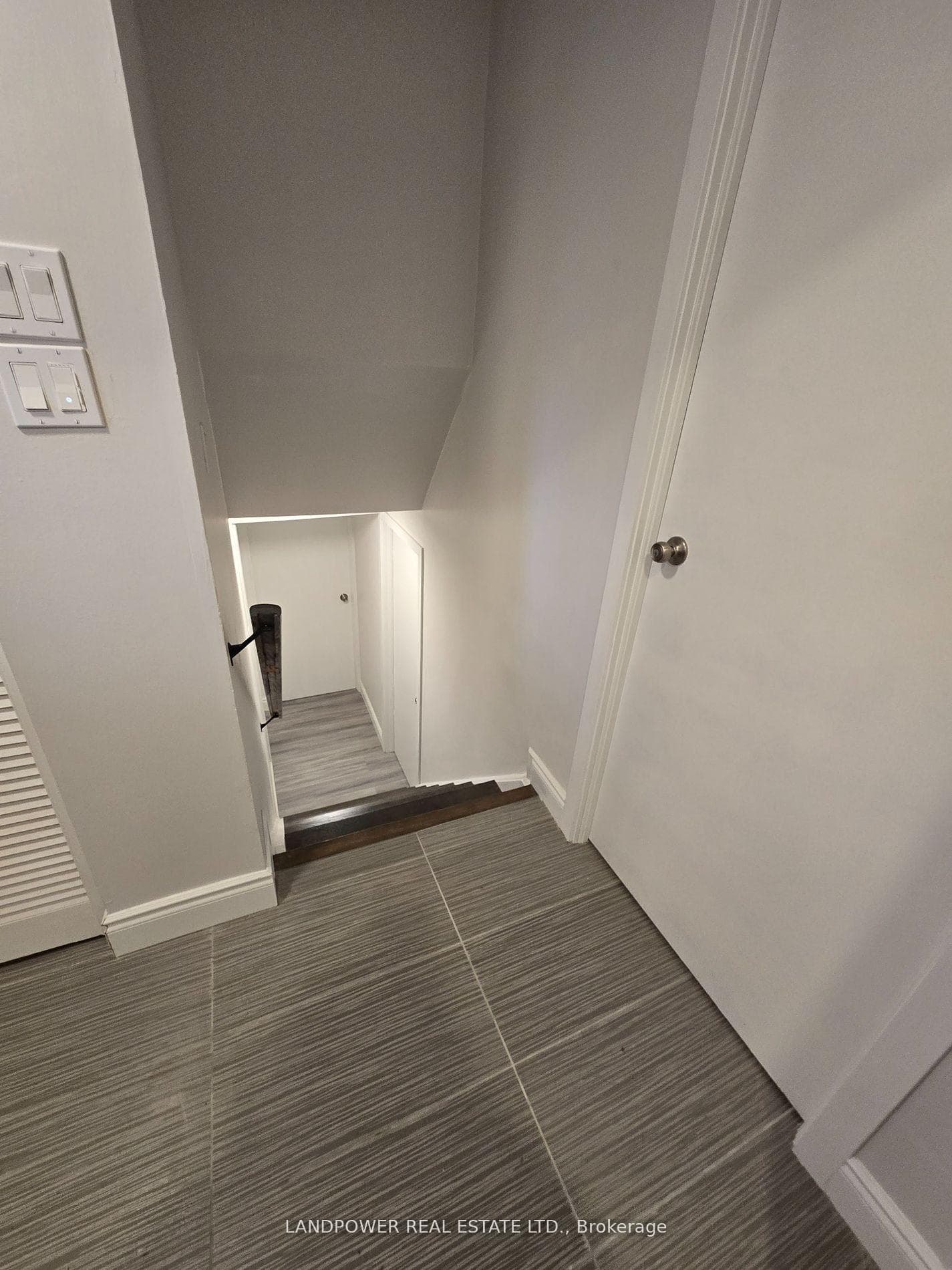 8 Clareville Crescent Unit Bsmt photo 3
