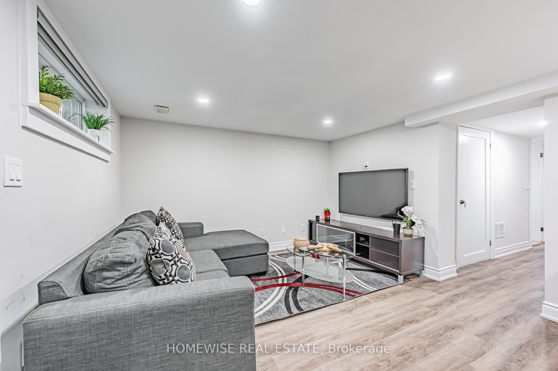 68 Fairleigh Crescent Unit Lower photo 3