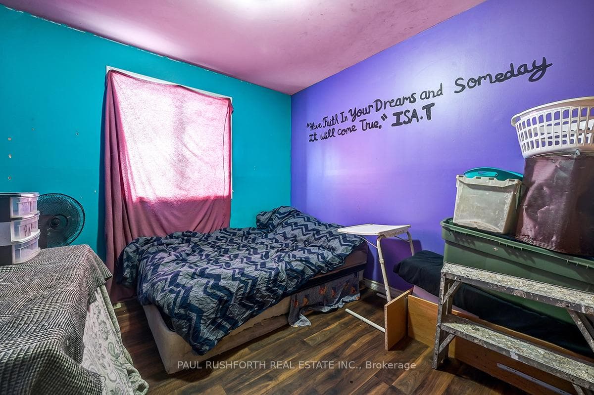 152 Dunlop Crescent photo 14