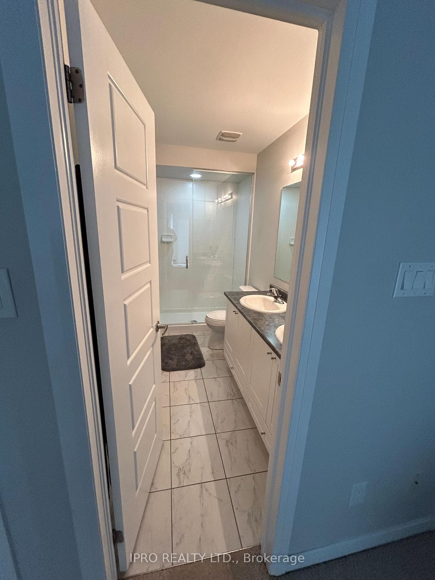 165 Hampshire Way Unit 9 photo 12