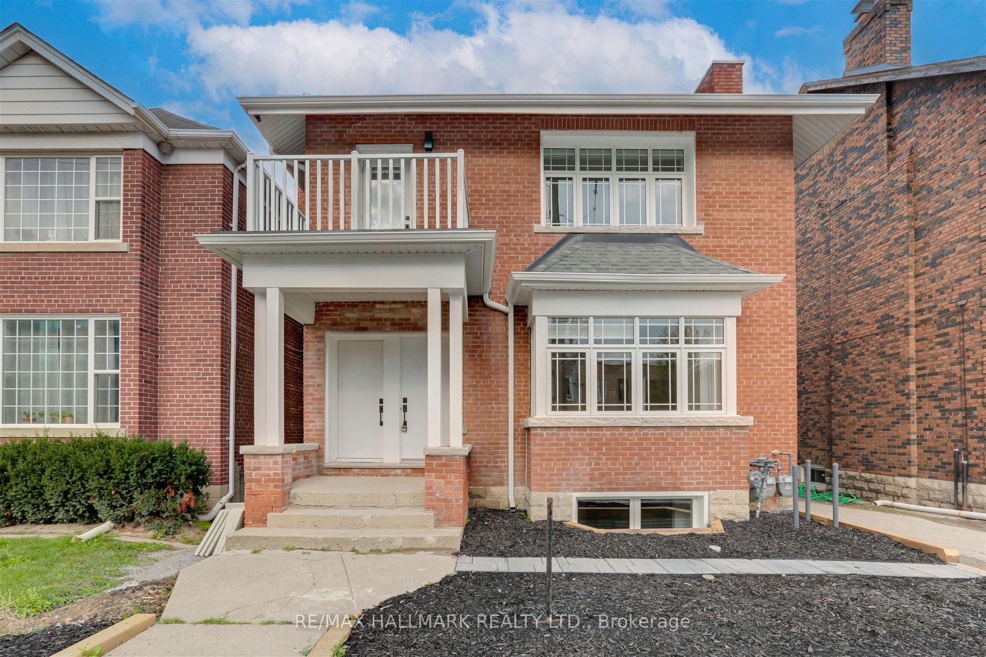 979 Avenue Road Unit Main photo 1