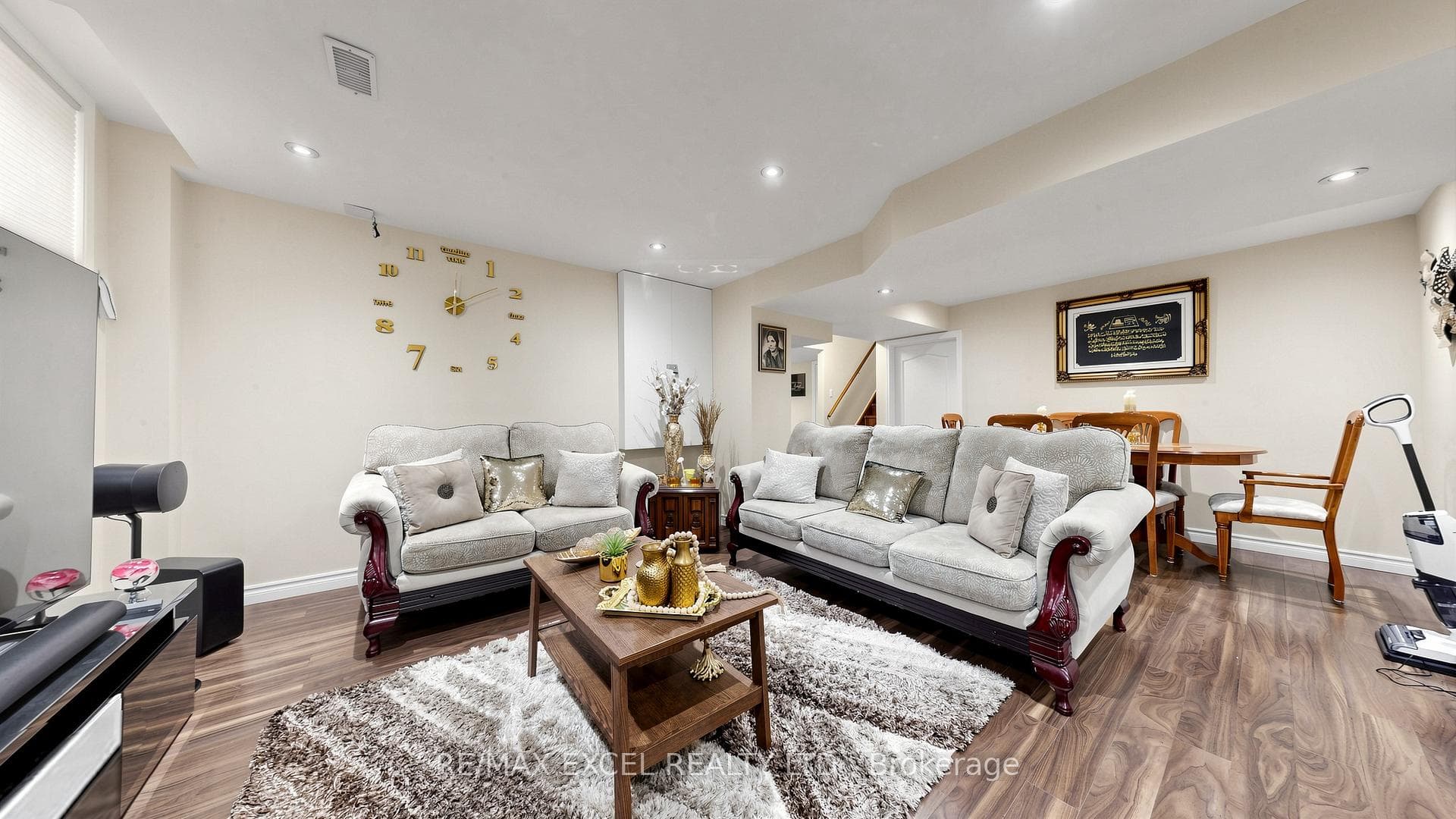 1062 Blackhall Crescent photo 35