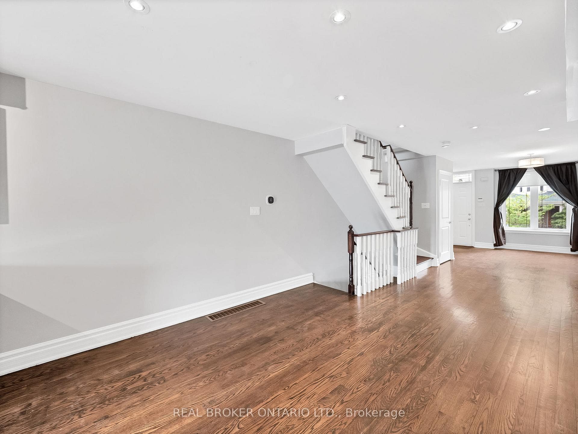 98 Logan Avenue photo 6
