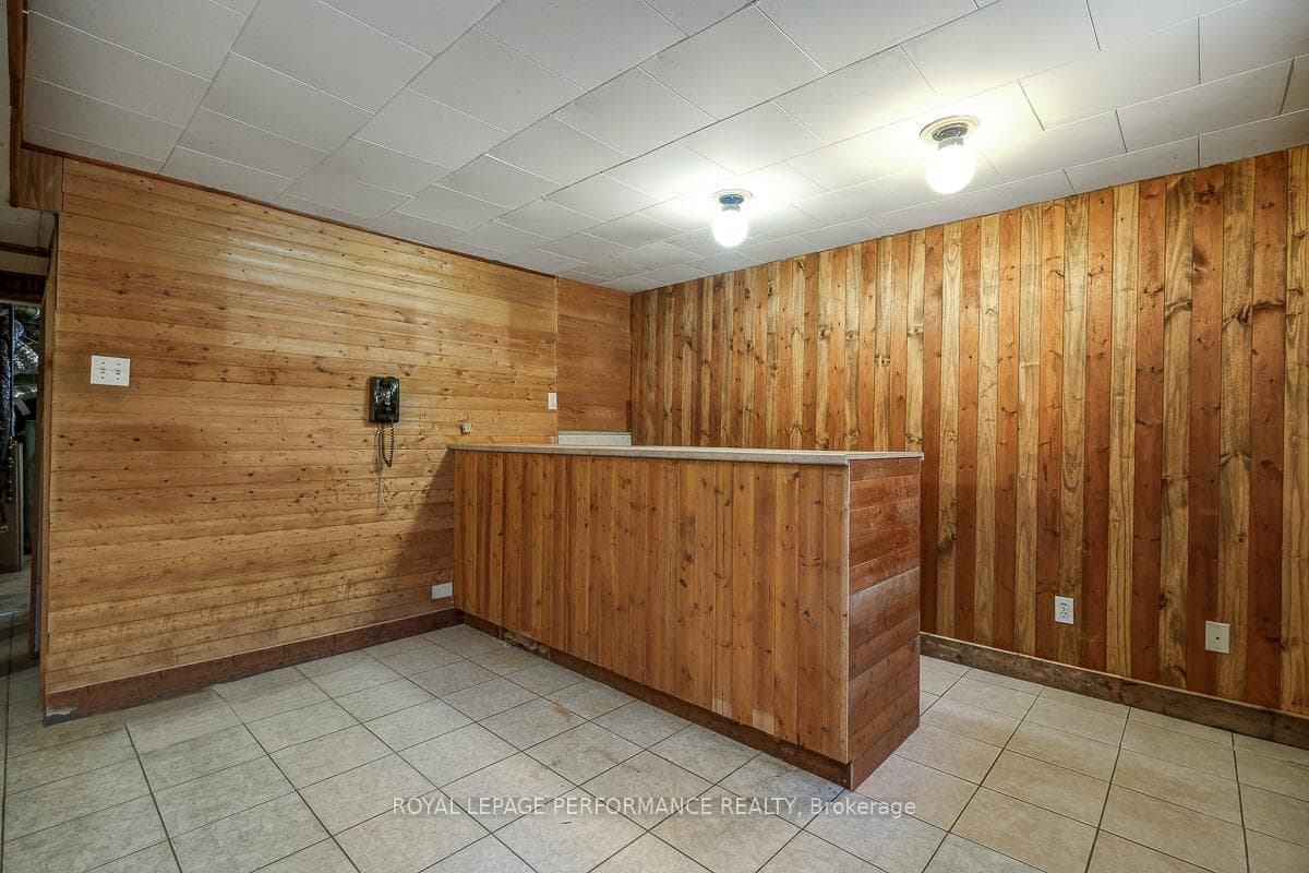 535 Dunbrack Street photo 32