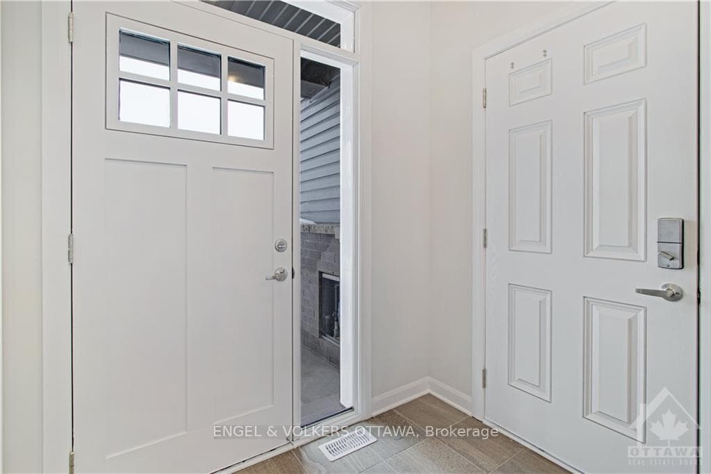 588 DECOEUR Drive photo 2