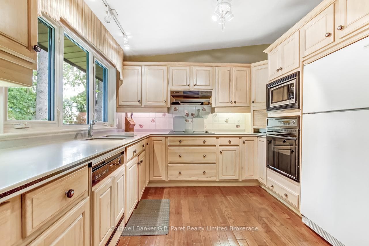 7 & 9 Lisgar Court photo 11