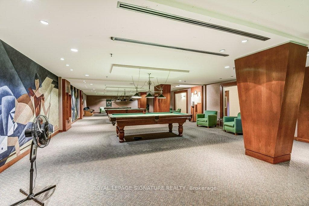 88 Corporate Drive Unit 1817 photo 40