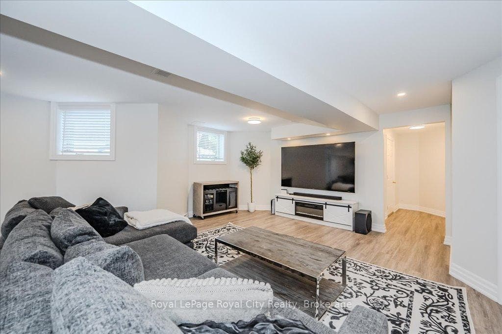 4663 Wellington 35 Road photo 40
