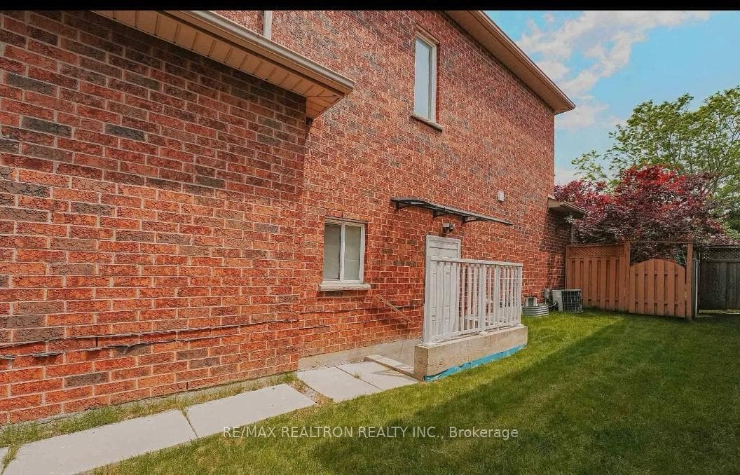 550 Greig Circle photo 9