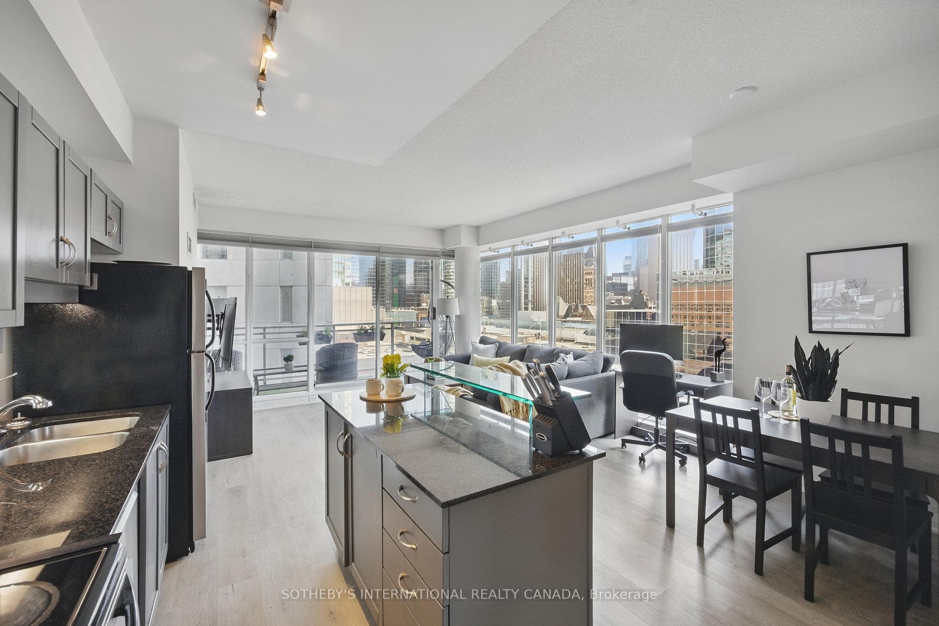 220 Victoria Street Unit 1307 photo 5