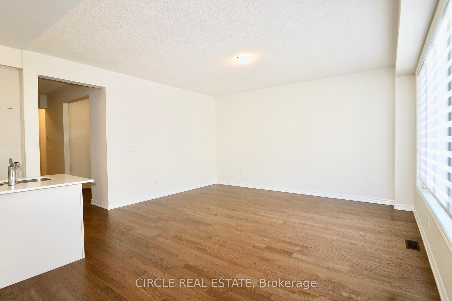 35 Phoenix Boulevard photo 9