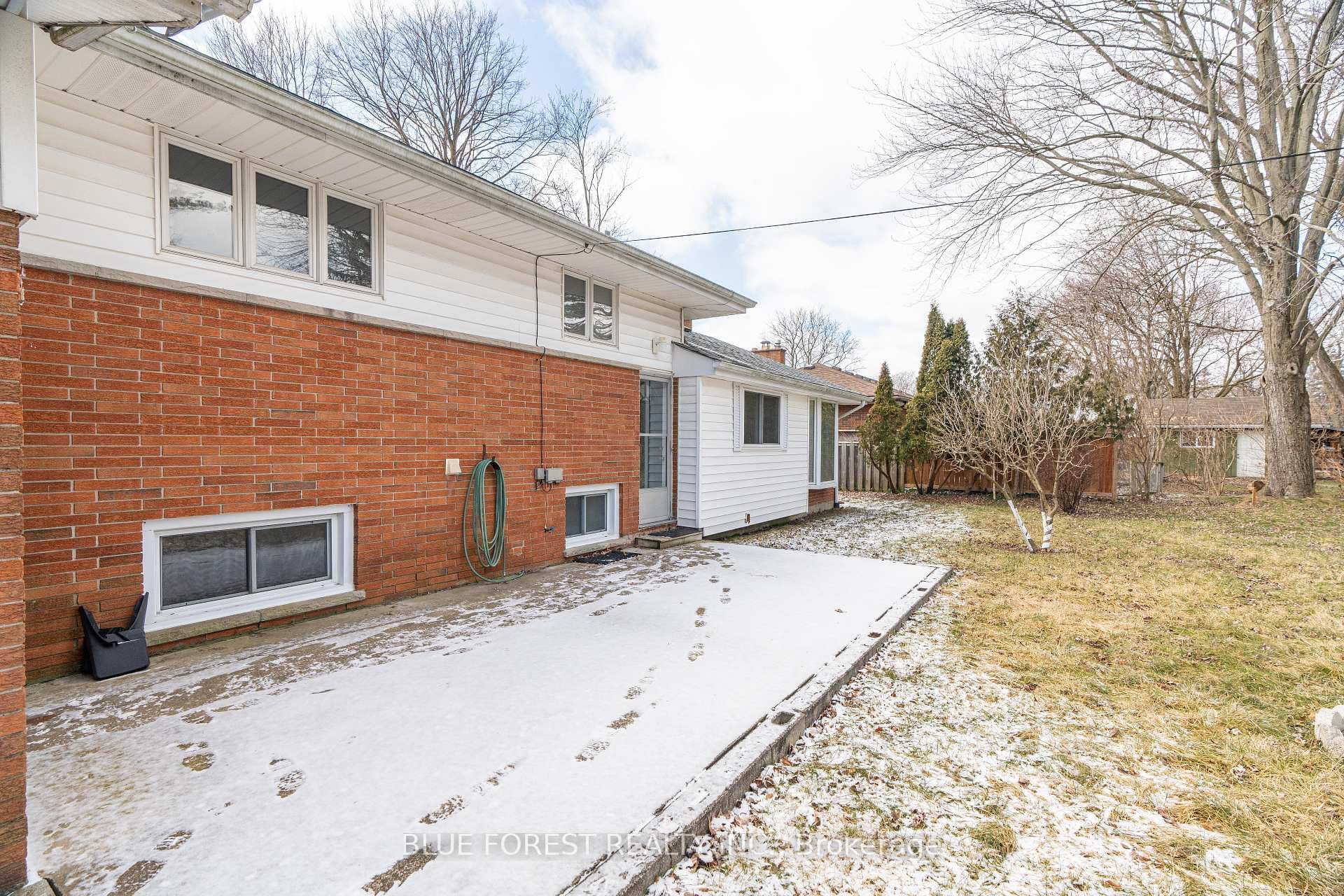 499 Palmtree Avenue photo 4