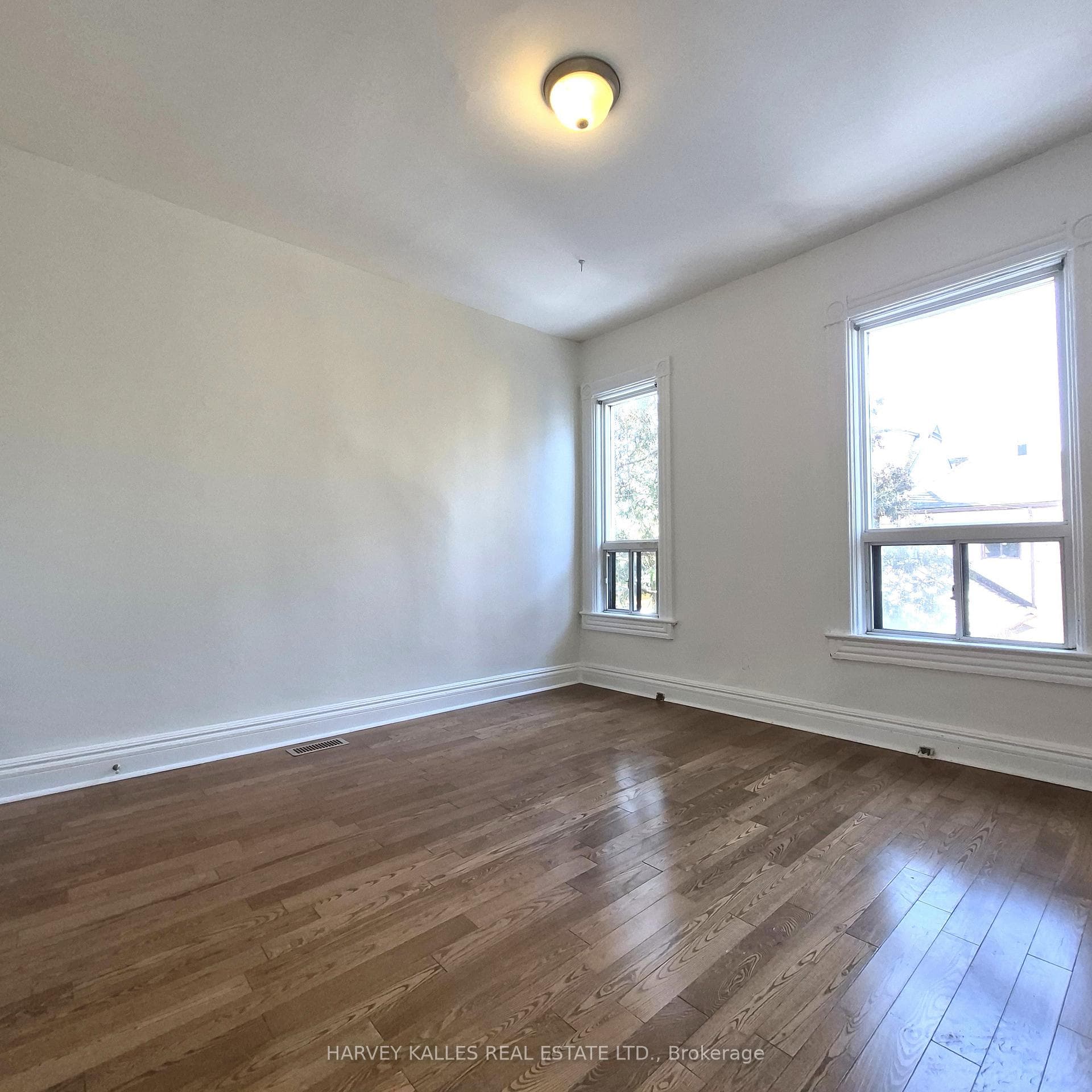 57B Clinton Street photo 13