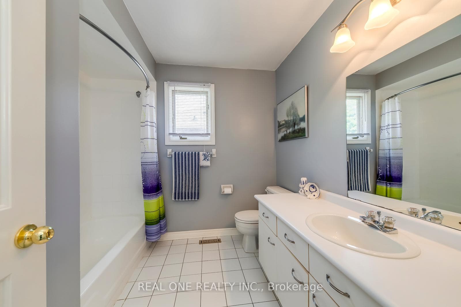 566 Blenheim Crescent photo 29