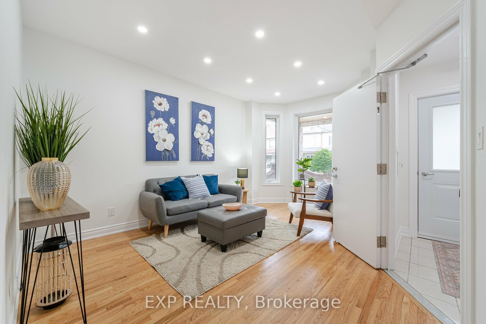 250 Saint Clarens Avenue photo 4