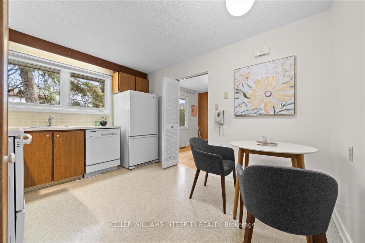 24 Apache Crescent photo 11