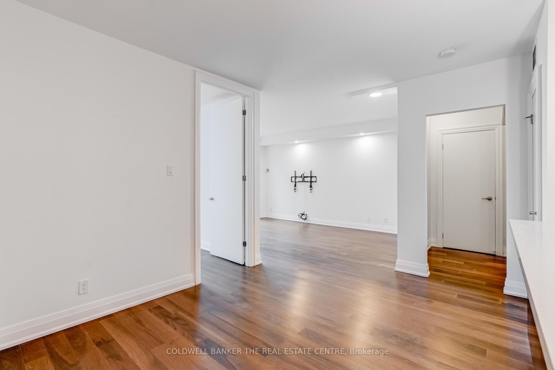 Smooth ceilings and hardwood flooring