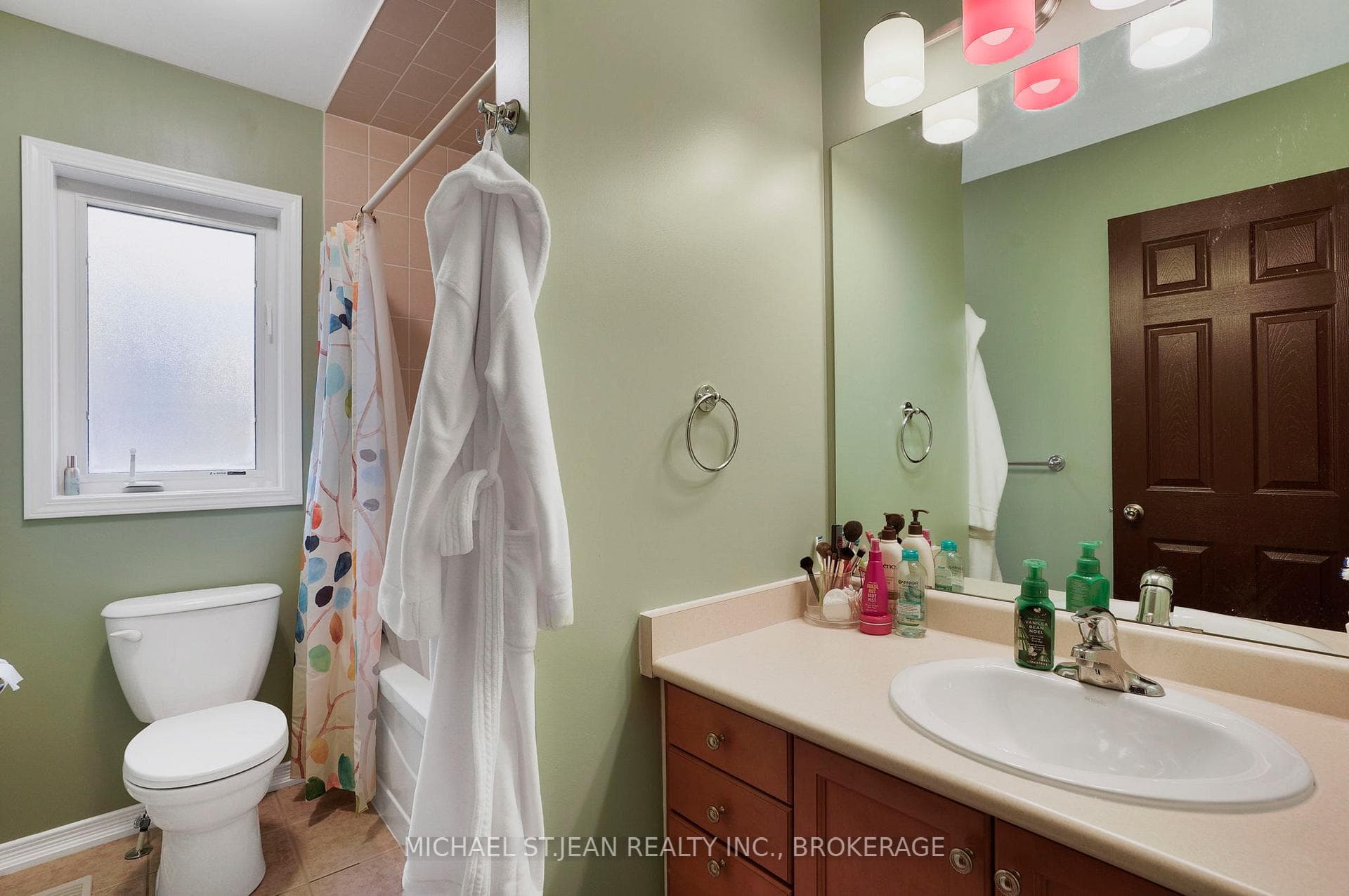 91 Merrilee Crescent photo 32