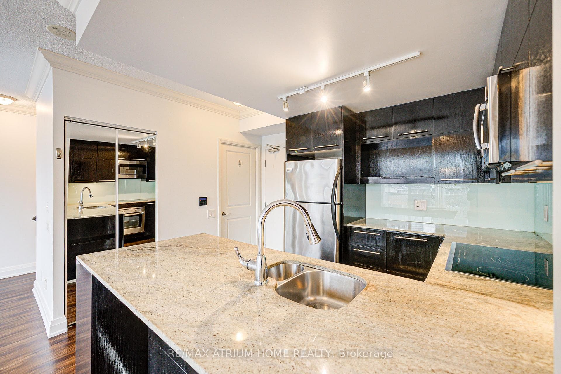 23 Carlton Street Unit 310 photo 7
