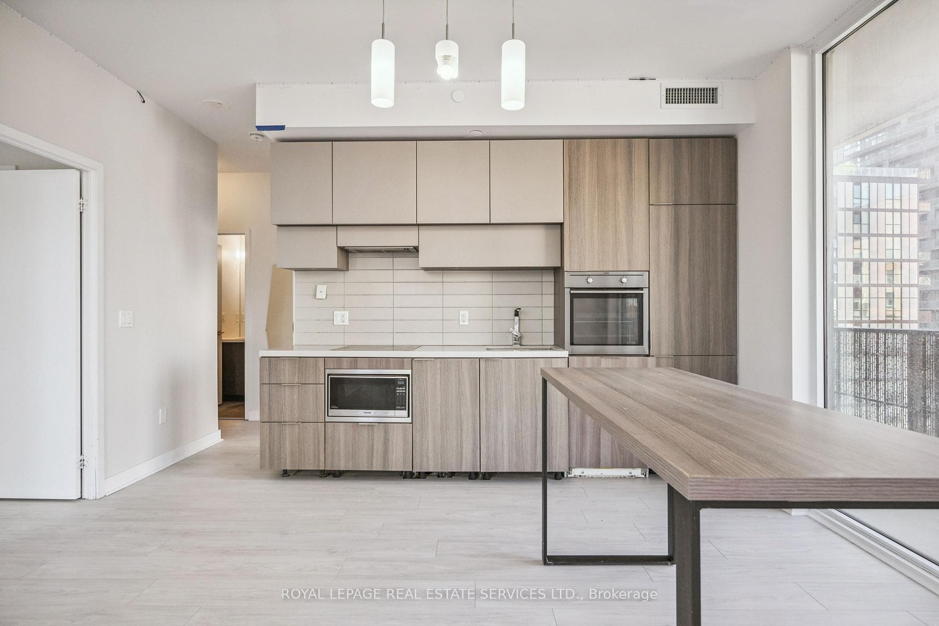 8 Eglinton Avenue Unit 511 photo 3