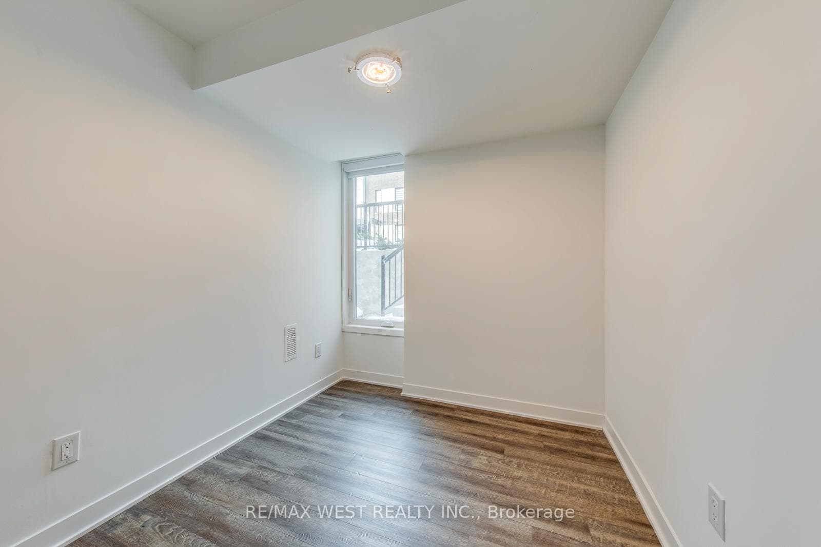 10 Ed Clark Gardens Boulevard Unit 13 photo 15