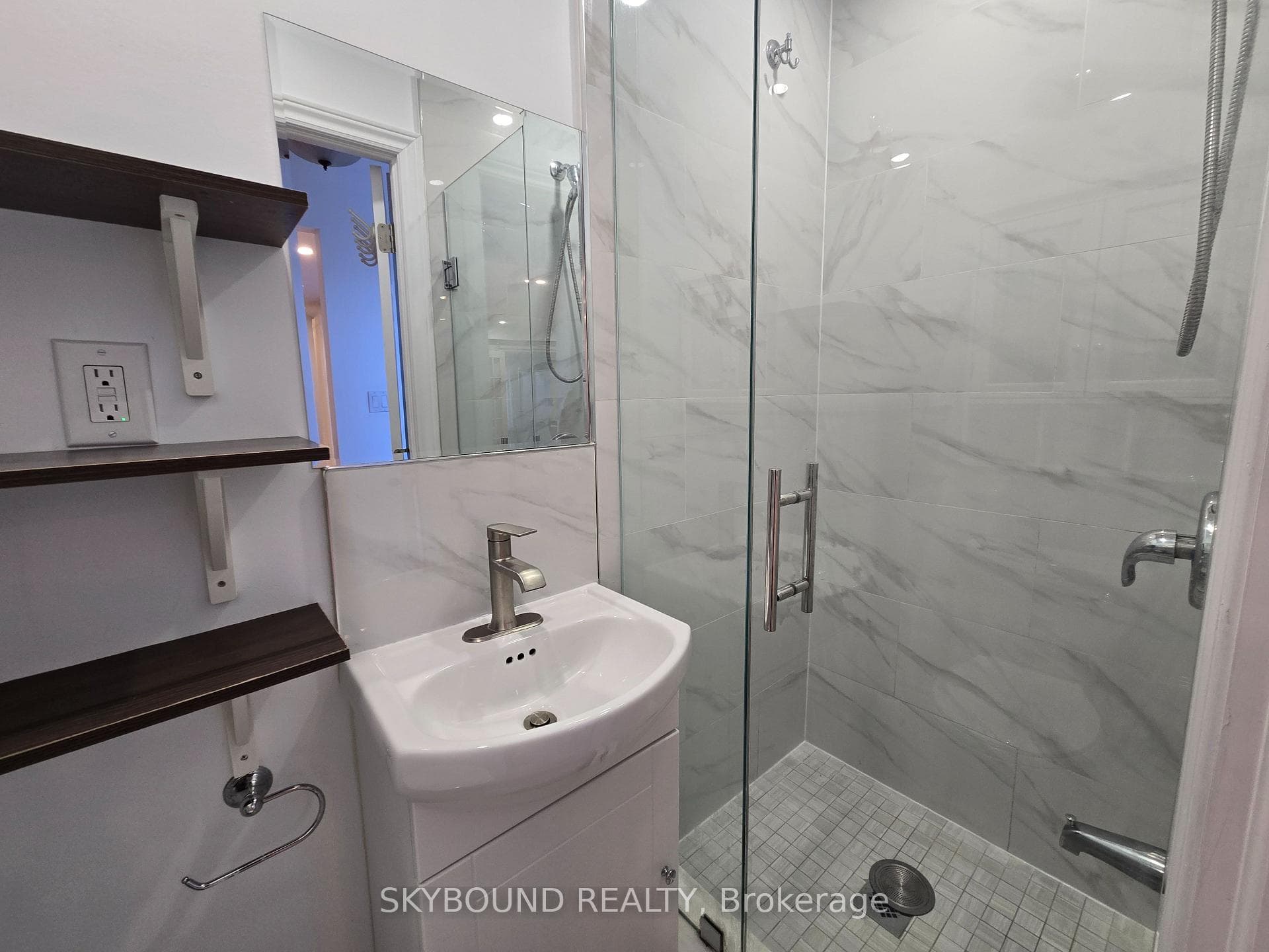 68 Monkton Avenue photo 38