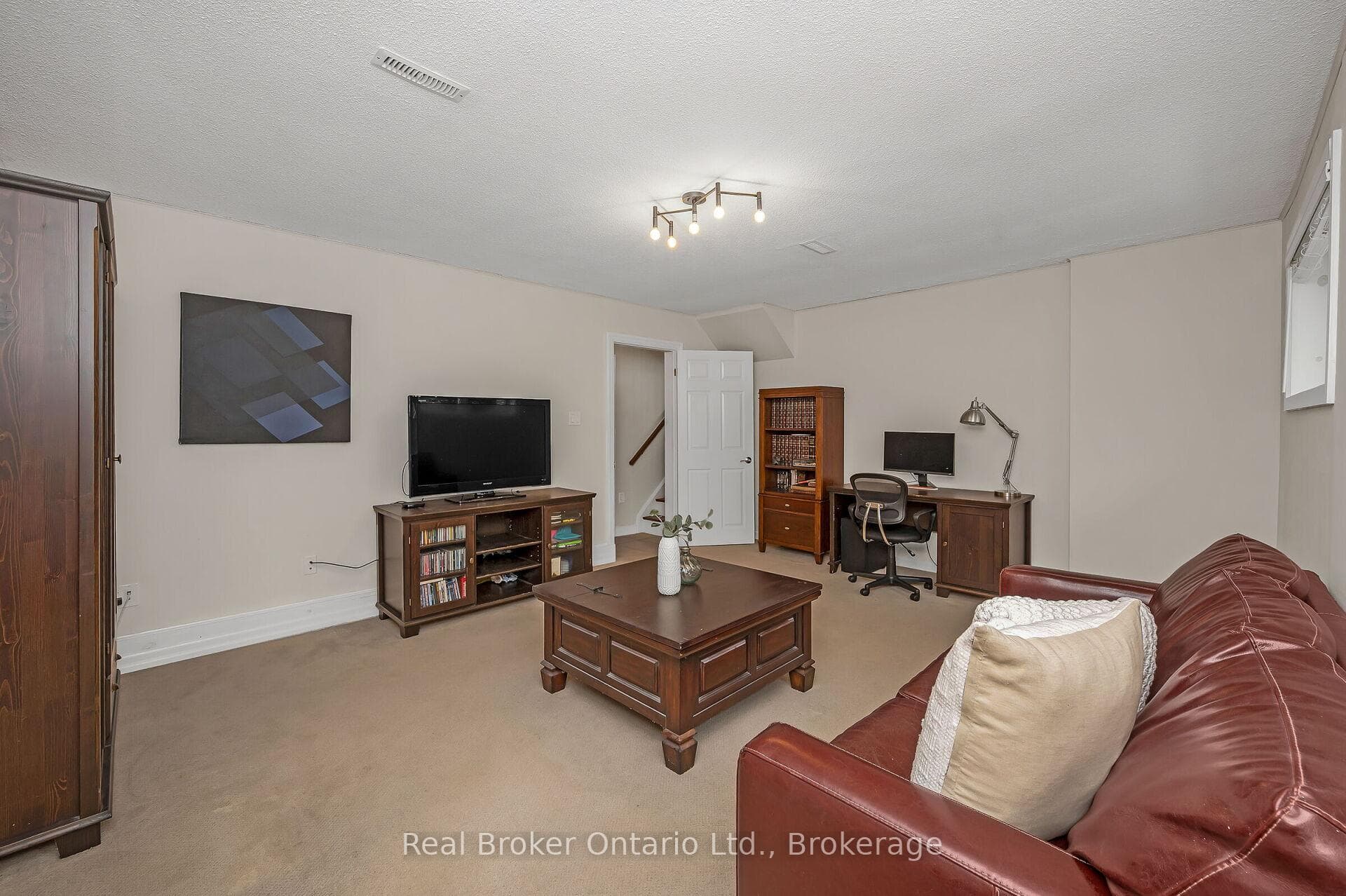 285 Surrey Drive photo 20