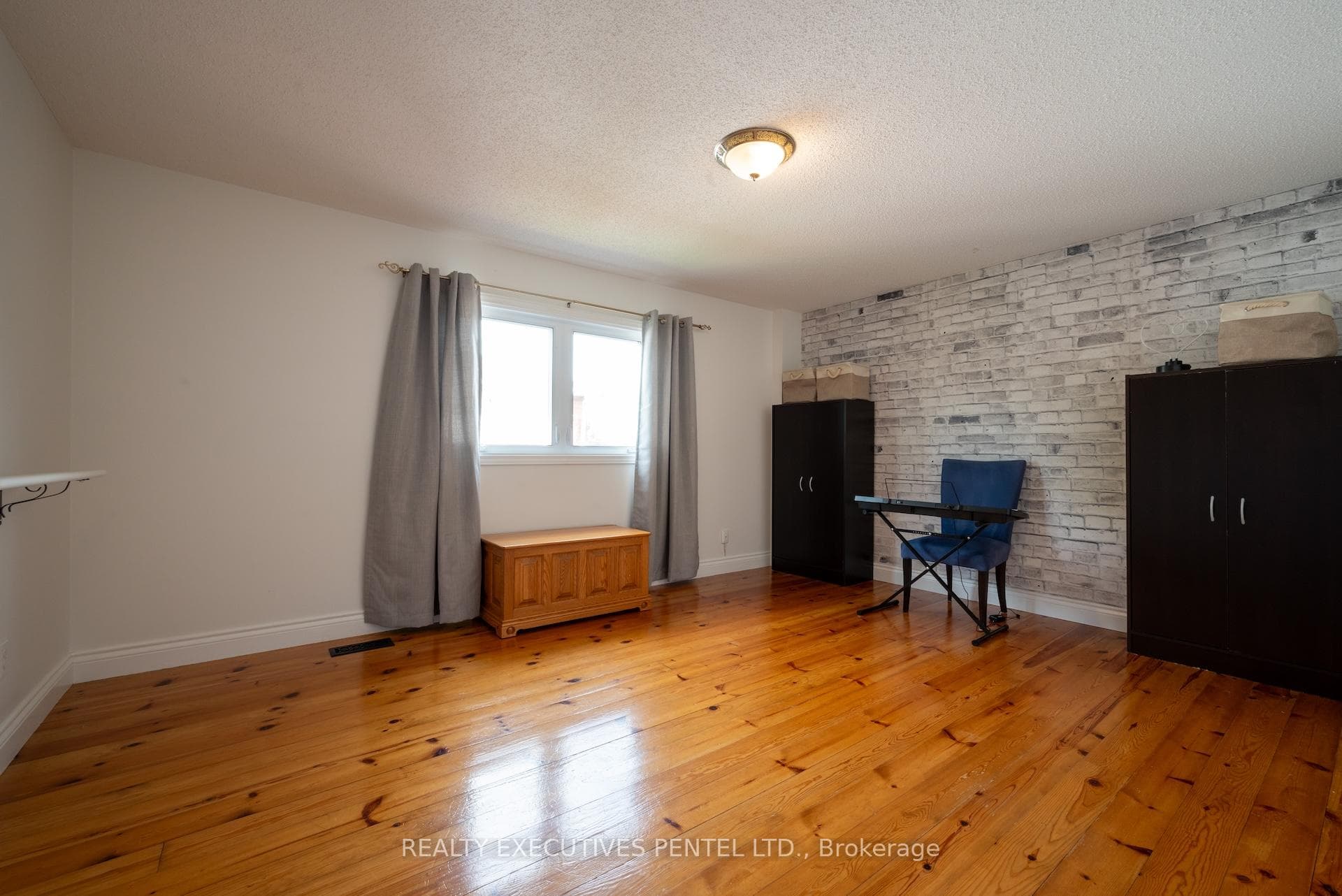 730 Daintry Crescent photo 24