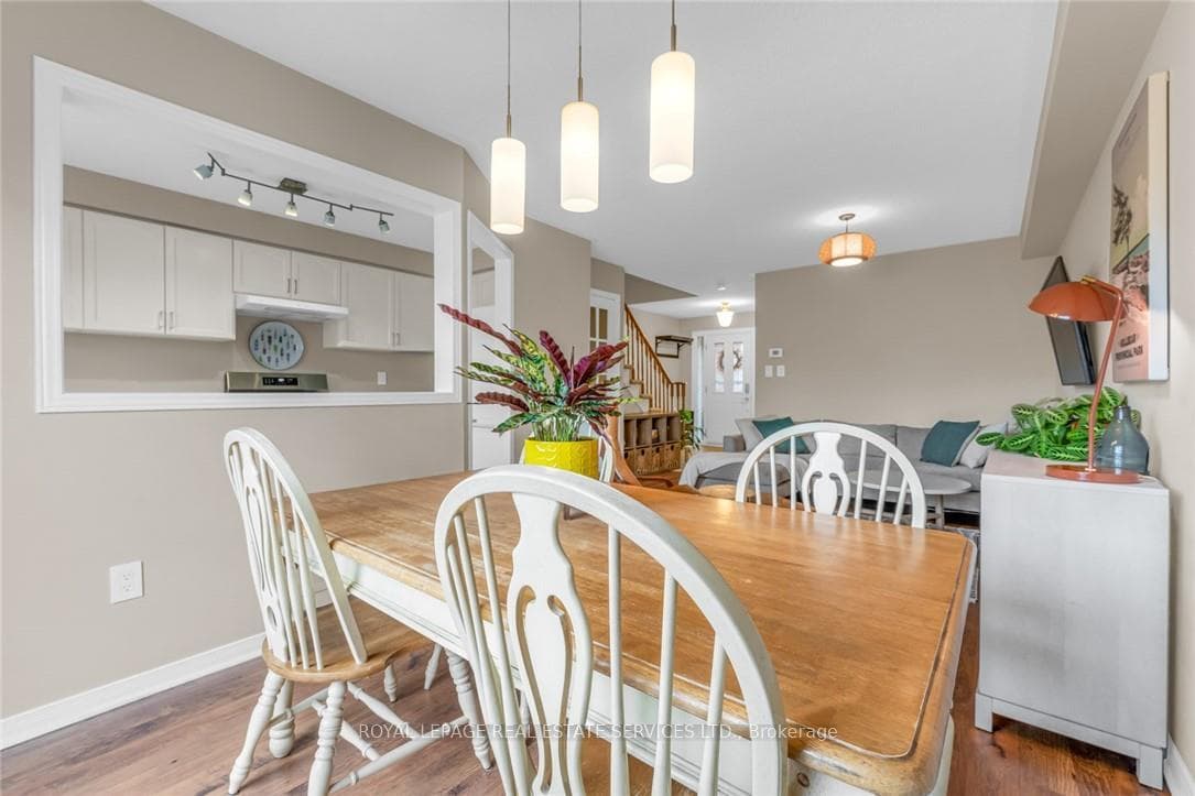 591 Taylor Crescent photo 8