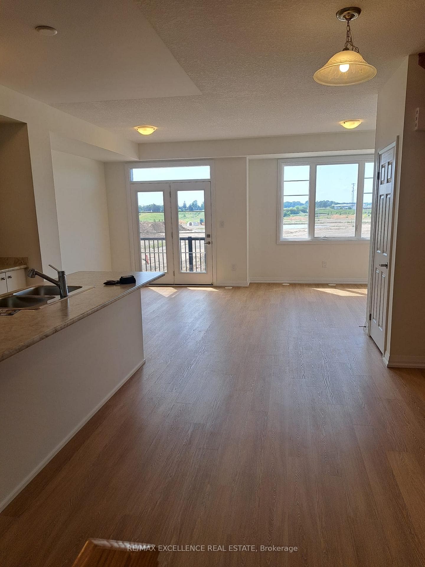 67 Stanley Avenue photo 4