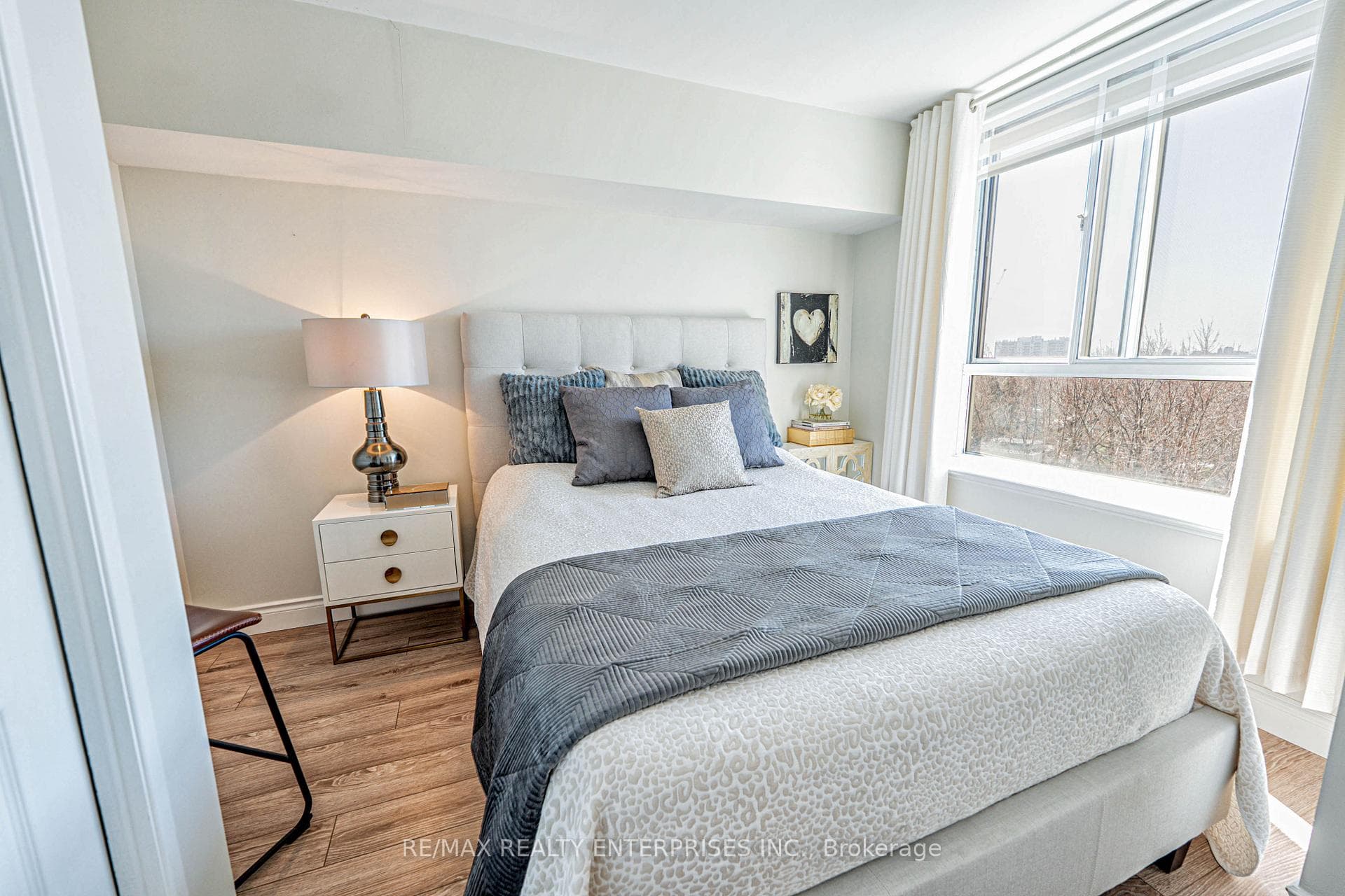 1485 Lakeshore Road Unit 1112 photo 18