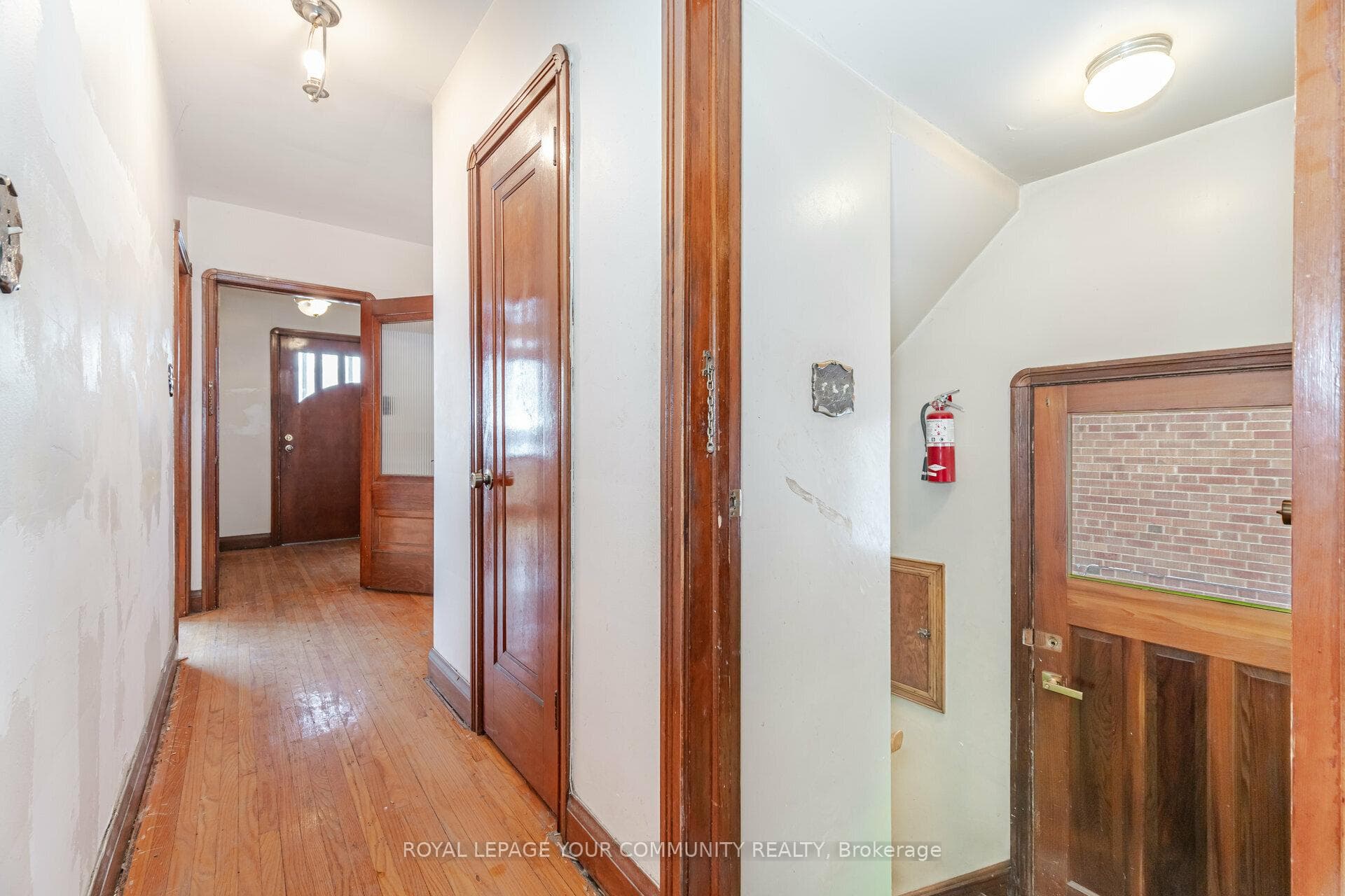 Side Accfess to Main and Lower Level