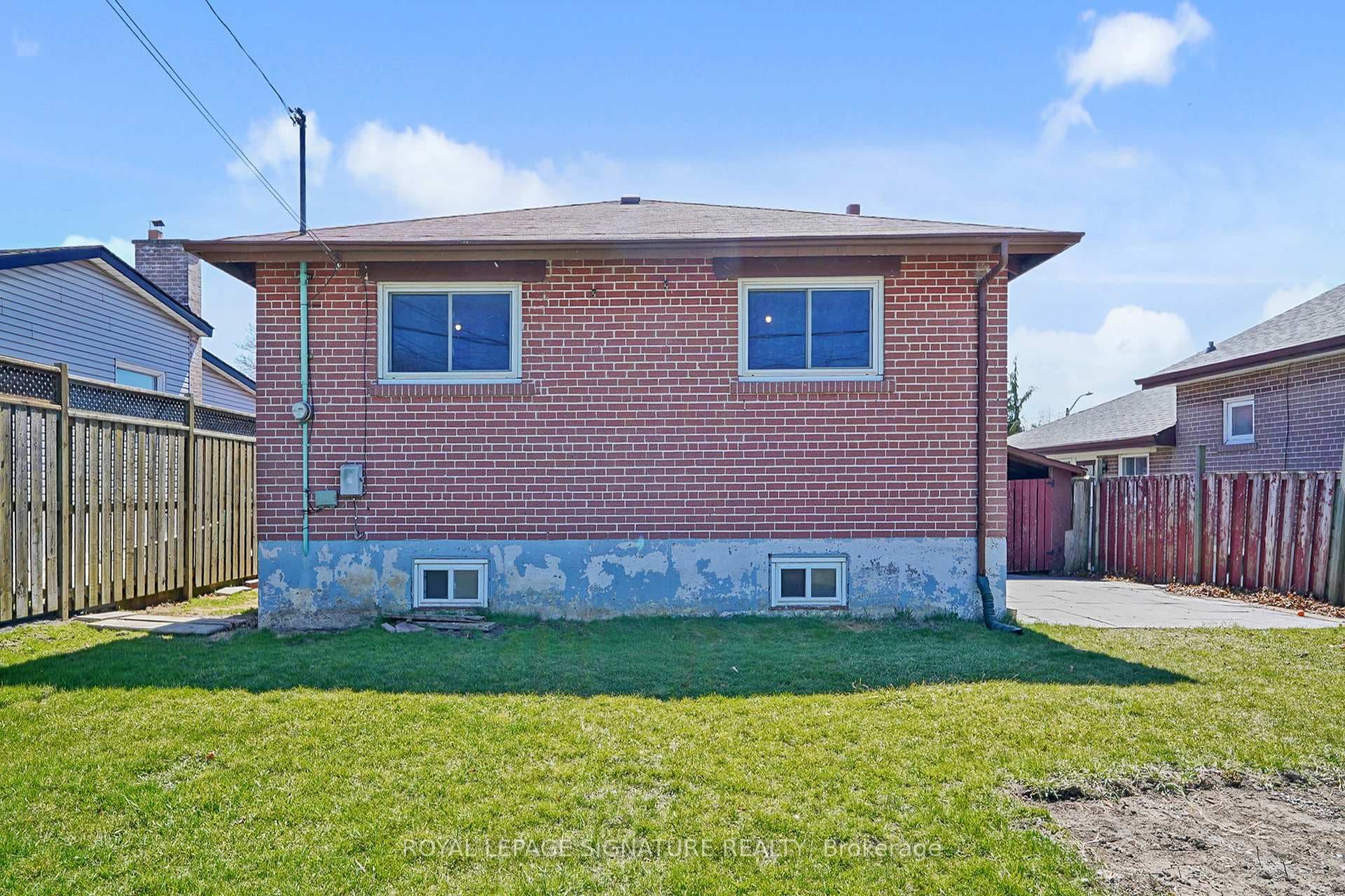 774 Krosno Boulevard photo 28