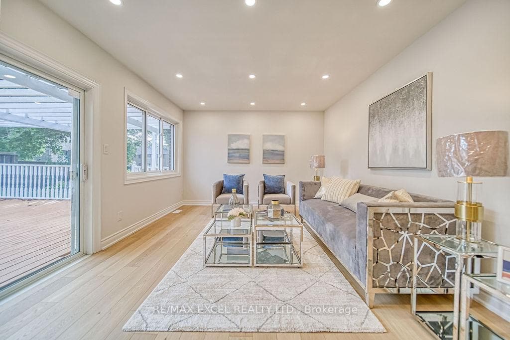 24 Bridlewood Boulevard photo 8
