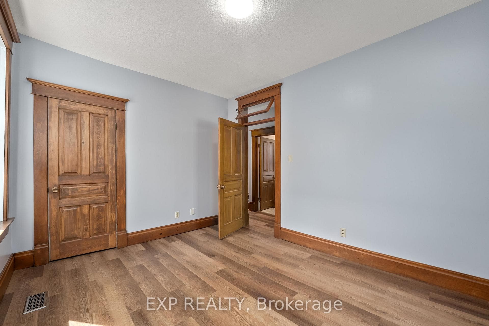 10 Stahl Avenue photo 24