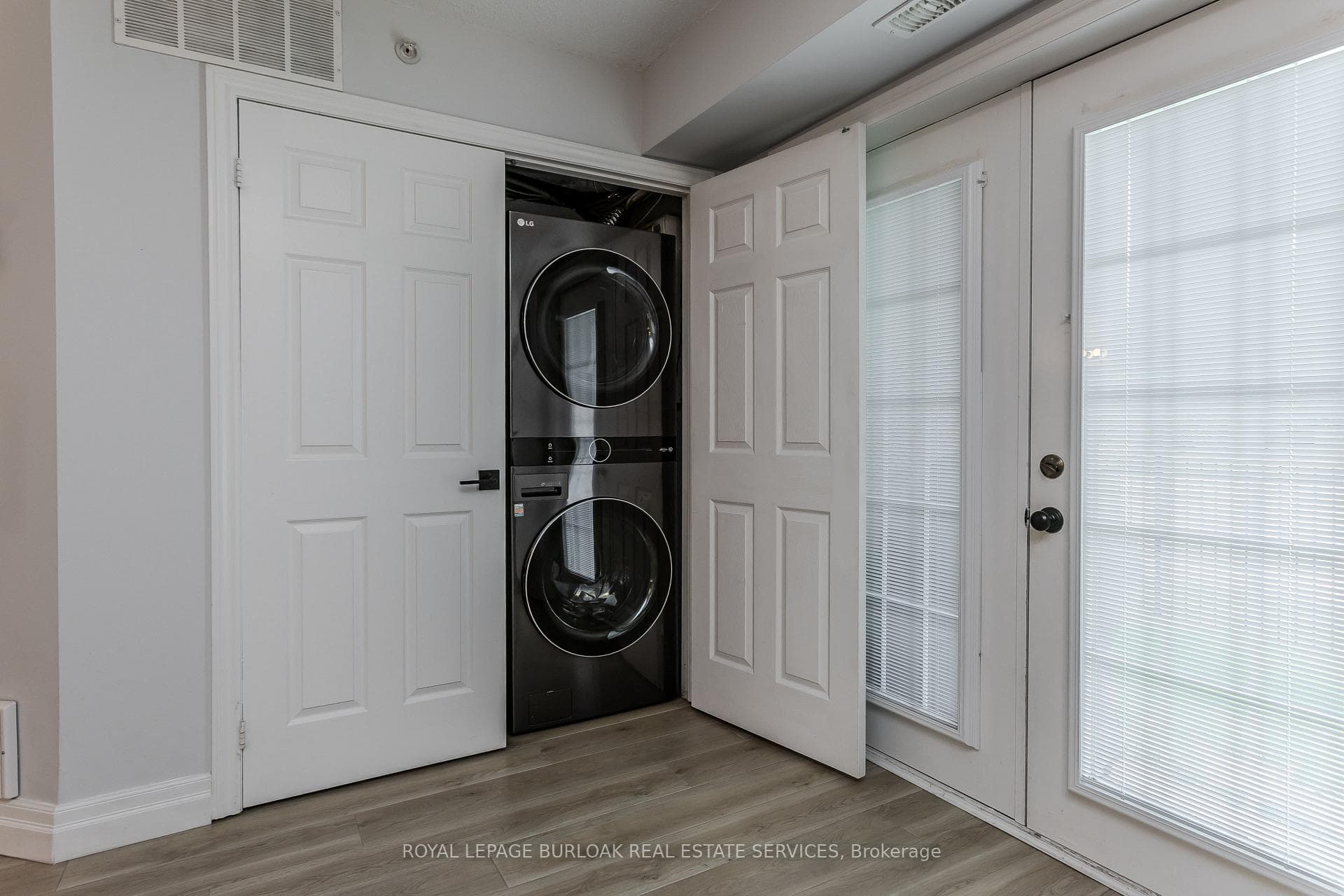 2035 Appleby Line Unit 101 photo 20