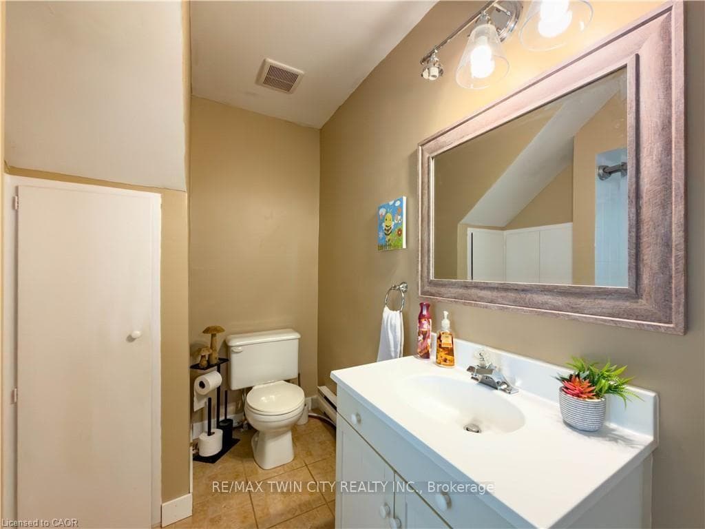 10 Hillcrest Street photo 32