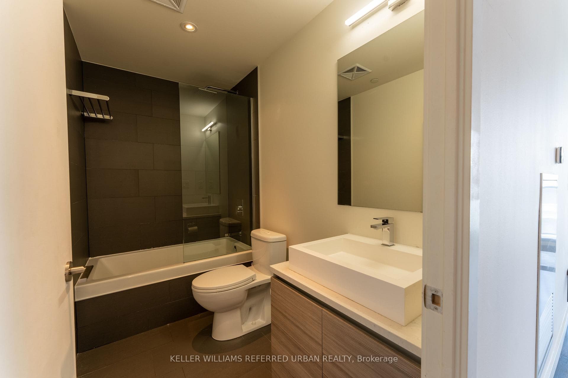 111 Bathurst Street Unit 1515 photo 10