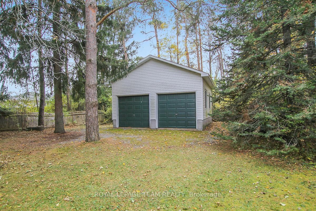 105 Snedden Drive photo 30