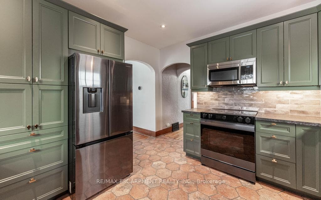 2 Highland Gardens photo 19