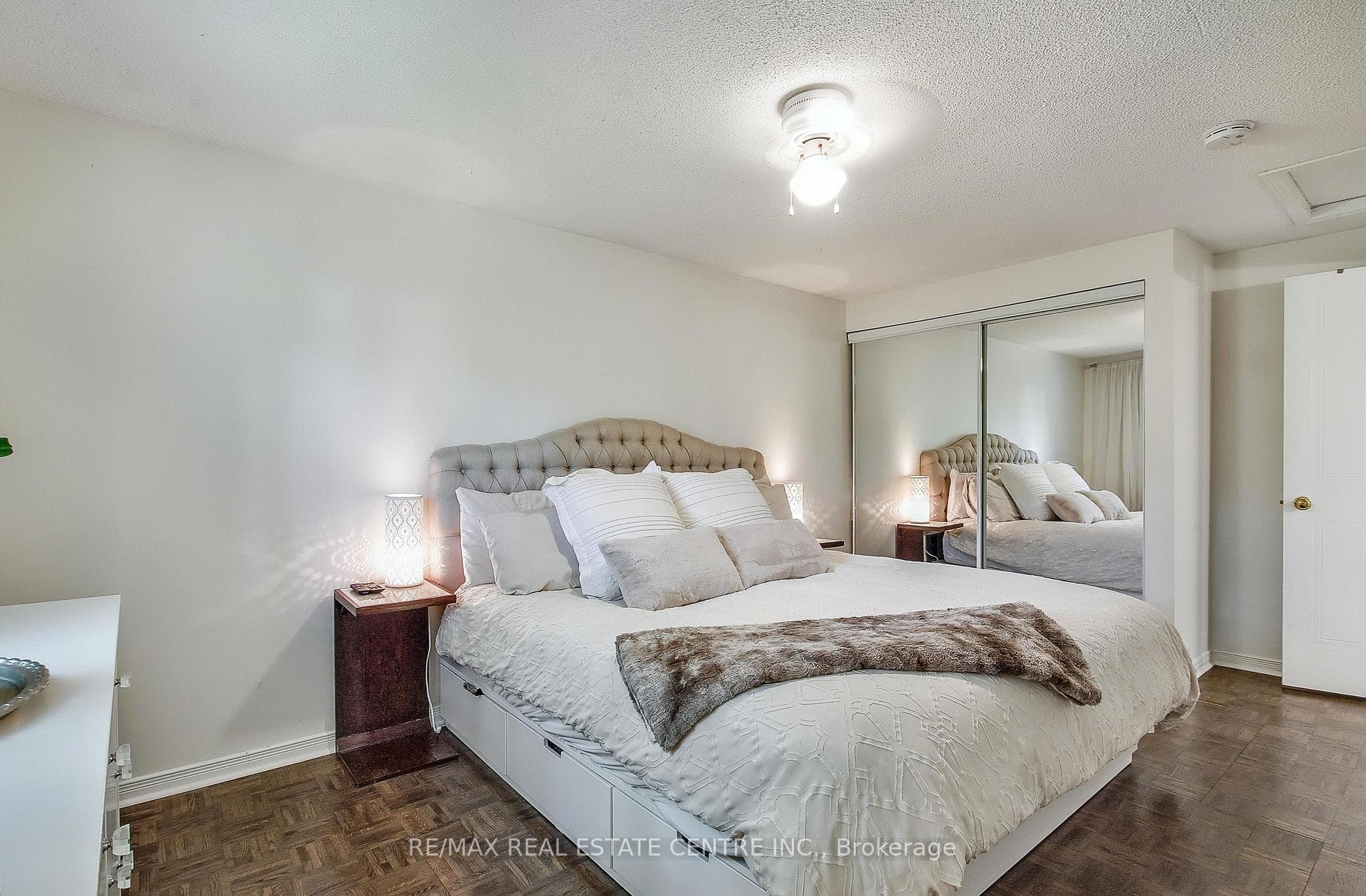 2127 Hunt Crescent photo 9