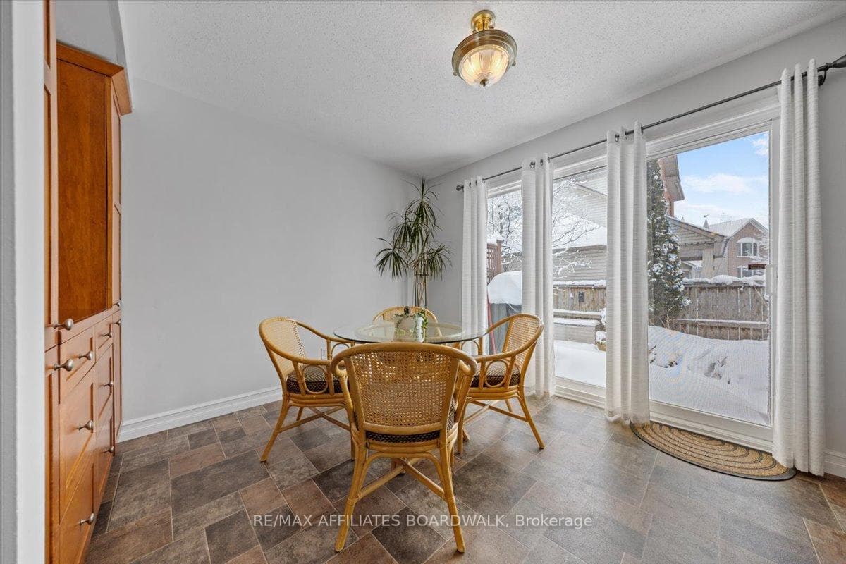 8 Stonepointe Avenue photo 12