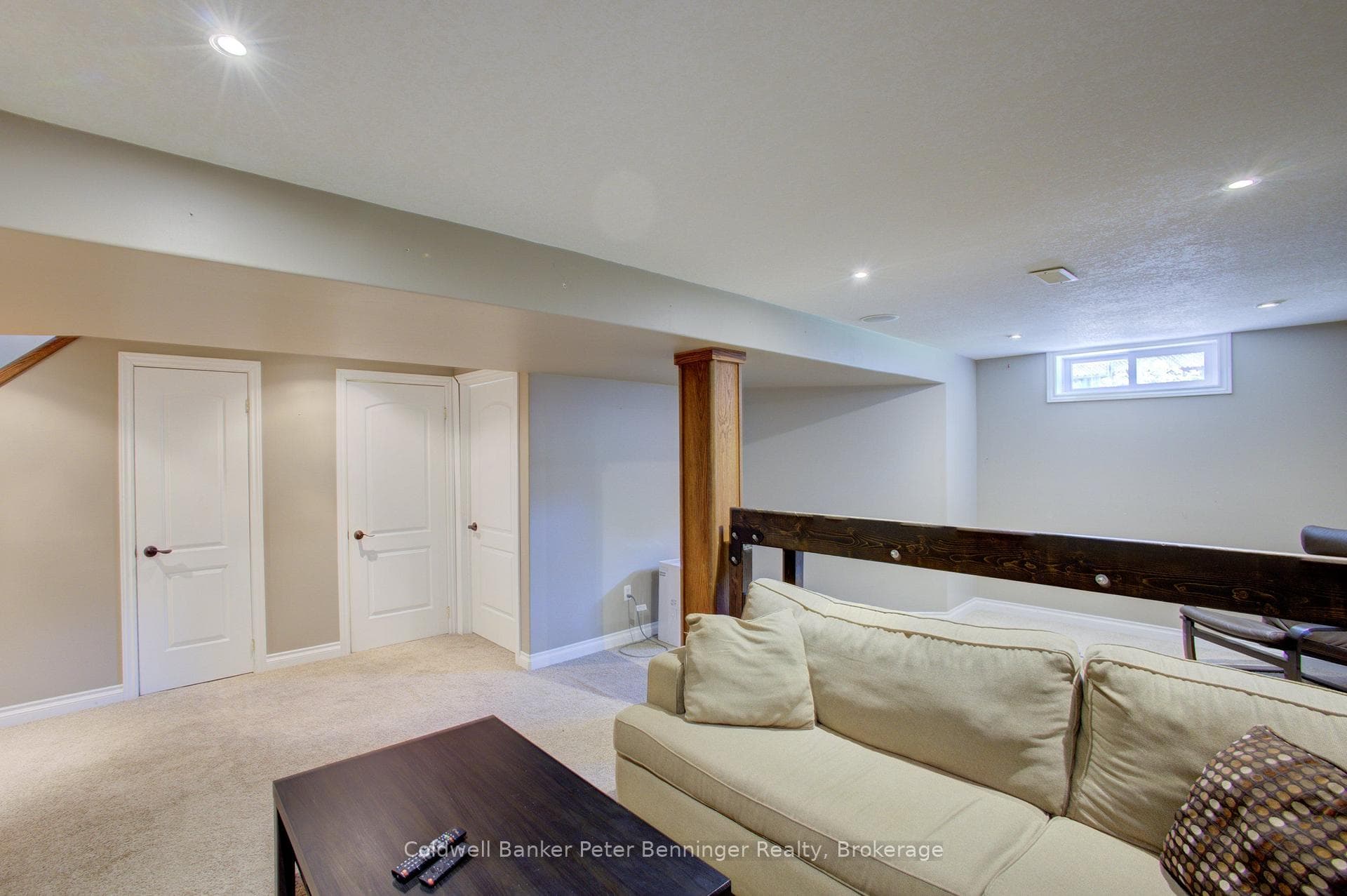 737 Mackendrick Drive photo 29